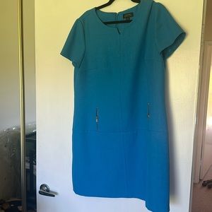 Tahari short sleeve blue dress. Two front zipper pockets. Back zipper.
